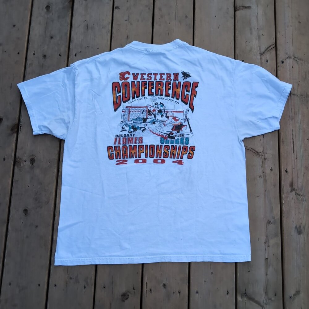 Hanes Beefy-T 2004 Western Conference Calgary Flames Graphic Tee – Men’s XL
